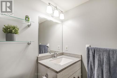 413 - 160 Wellington Street E, Aurora, ON - Indoor Photo Showing Bathroom