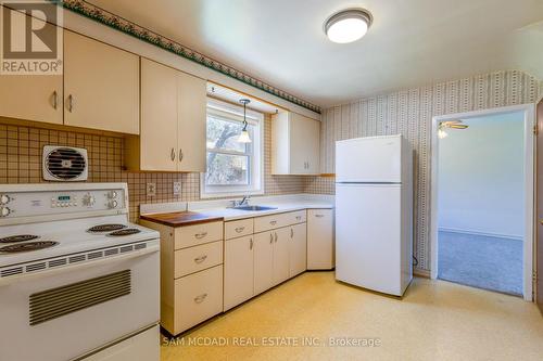 2127 Primate Road, Mississauga, ON - Indoor Photo Showing Kitchen
