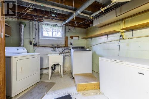 2127 Primate Road, Mississauga, ON - Indoor Photo Showing Laundry Room