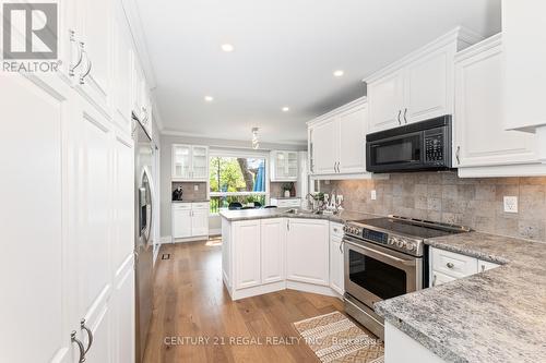 3210 Hazelwood Avenue, Burlington, ON - Indoor Photo Showing Kitchen With Upgraded Kitchen