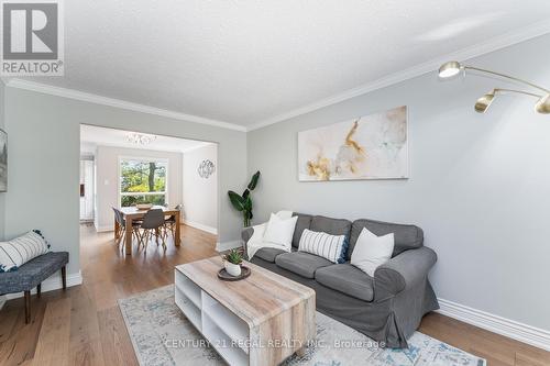 3210 Hazelwood Avenue, Burlington, ON - Indoor Photo Showing Living Room