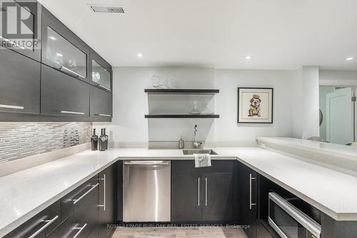 5391 Linbrook Road, Burlington, ON - Indoor Photo Showing Kitchen With Upgraded Kitchen