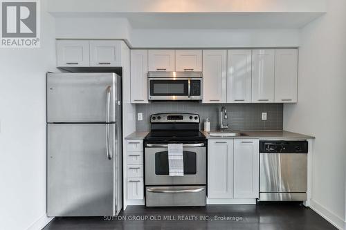517 - 169 Fort York Boulevard, Toronto, ON - Indoor Photo Showing Kitchen With Stainless Steel Kitchen