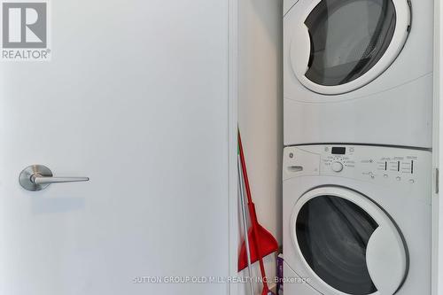 517 - 169 Fort York Boulevard, Toronto, ON - Indoor Photo Showing Laundry Room