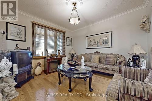 526 Milverton Boulevard, Toronto, ON - Indoor Photo Showing Living Room