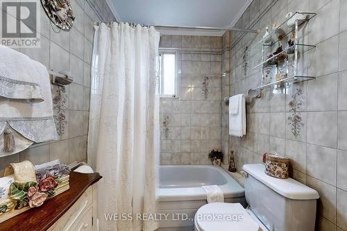 526 Milverton Boulevard, Toronto, ON - Indoor Photo Showing Bathroom