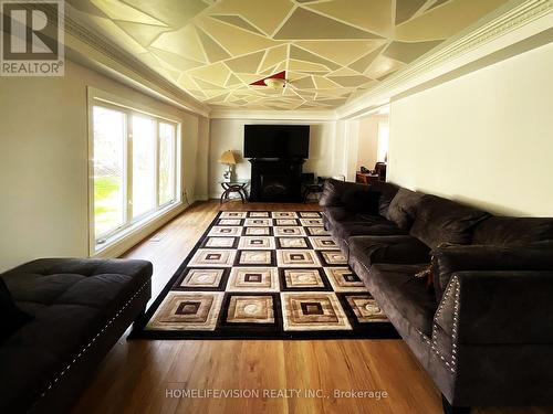 49 Gemshaw Crescent, Toronto, ON - Indoor Photo Showing Living Room