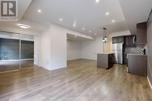 135 - 515 Kingbird Grove, Toronto, ON - Indoor Photo Showing Kitchen With Upgraded Kitchen