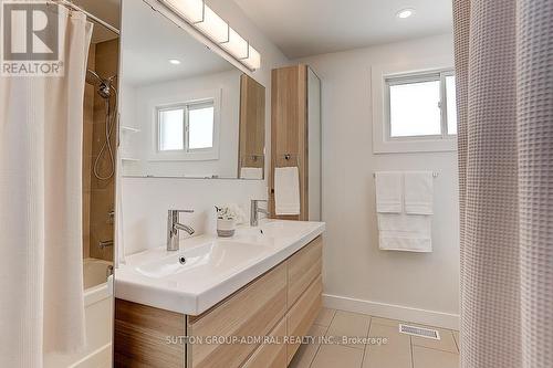 853 Capri Court E, Oshawa, ON - Indoor Photo Showing Bathroom