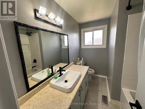 997 Cumberland Avenue, Peterborough, ON - Indoor Photo Showing Bathroom