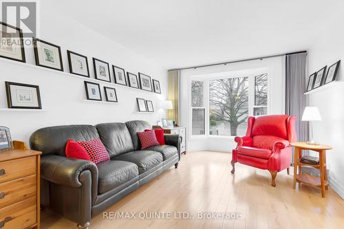 59 Forchuk Crescent, Quinte West, ON - Indoor Photo Showing Living Room