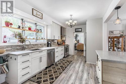 25 Victoria Street, Halton Hills, ON - Indoor Photo Showing Kitchen With Upgraded Kitchen