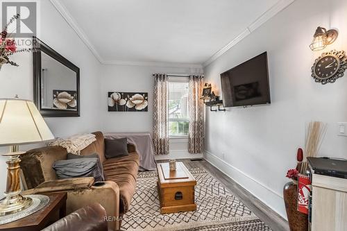 25 Victoria Street, Halton Hills, ON - Indoor Photo Showing Living Room