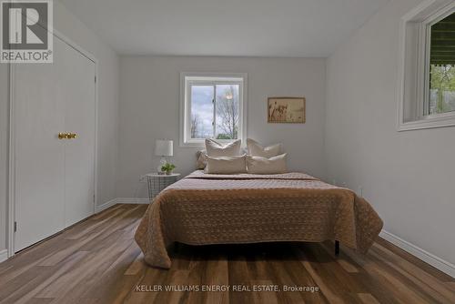 99 Willow Glen Drive, Kawartha Lakes, ON - Indoor Photo Showing Bedroom