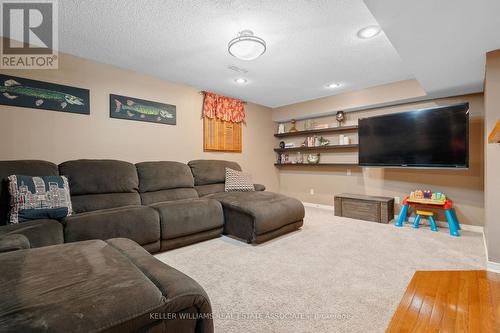 136 Meadow Drive, Orangeville, ON - Indoor Photo Showing Living Room