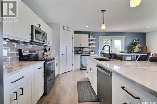 507 Sunset Drive, Regina Beach, SK - Indoor Photo Showing Kitchen With Upgraded Kitchen