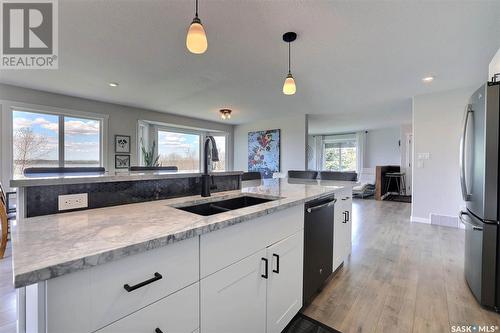 507 Sunset Drive, Regina Beach, SK - Indoor Photo Showing Kitchen With Double Sink