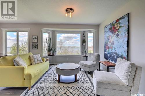 507 Sunset Drive, Regina Beach, SK - Indoor Photo Showing Living Room