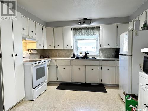 207 11Th Street, Humboldt, SK - Indoor Photo Showing Kitchen With Double Sink