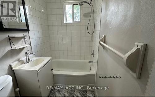 73 Central Park Boulevard N, Oshawa, ON - Indoor Photo Showing Bathroom