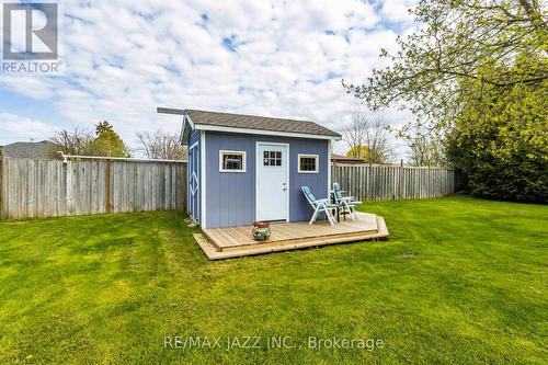 112 Hunter Street, Whitby, ON - Outdoor