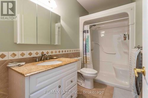 112 Hunter Street, Whitby, ON - Indoor Photo Showing Bathroom