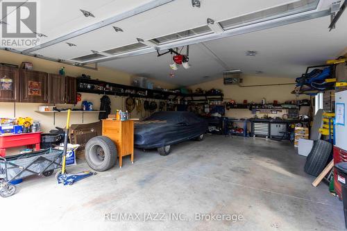112 Hunter Street, Whitby, ON - Indoor Photo Showing Garage