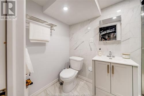 2929 Rivard Avenue, Windsor, ON - Indoor Photo Showing Bathroom