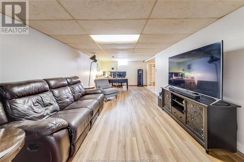 2929 Rivard Avenue, Windsor, ON - Indoor Photo Showing Living Room