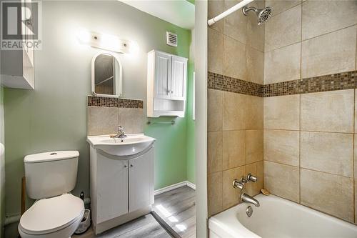 13 Plum Tree Lane, Petawawa, ON - Indoor Photo Showing Bathroom