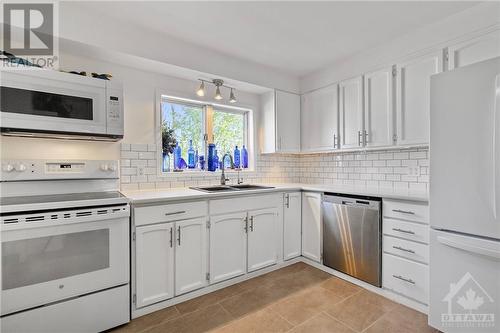 31 Chaffey Street, Brockville, ON - Indoor Photo Showing Kitchen With Double Sink