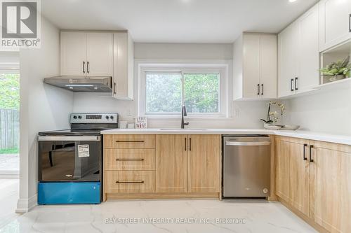 10 Kempsell Crescent, Toronto, ON - Indoor Photo Showing Kitchen With Upgraded Kitchen