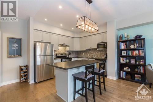 114 Nutting Crescent, Ottawa, ON - Indoor Photo Showing Kitchen With Upgraded Kitchen