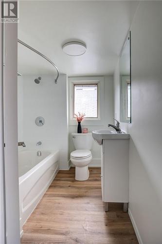 305 Brebeuf, Sudbury, ON - Indoor Photo Showing Bathroom