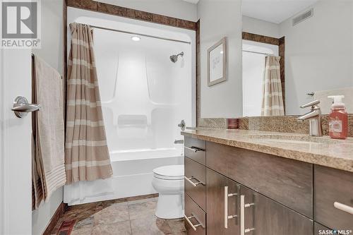 4107 Cumberland Road E, Regina, SK - Indoor Photo Showing Bathroom