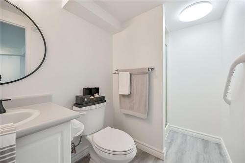 175 Fiddlers Green Road|Unit #8, Ancaster, ON - Indoor Photo Showing Bathroom