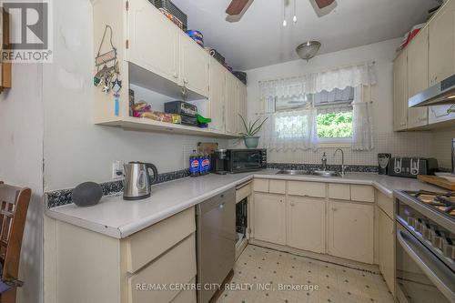 147 Wellesley Crescent, London, ON - Indoor Photo Showing Kitchen With Double Sink