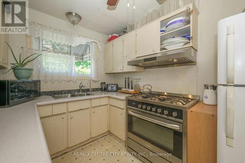 147 Wellesley Crescent, London, ON - Indoor Photo Showing Kitchen With Double Sink