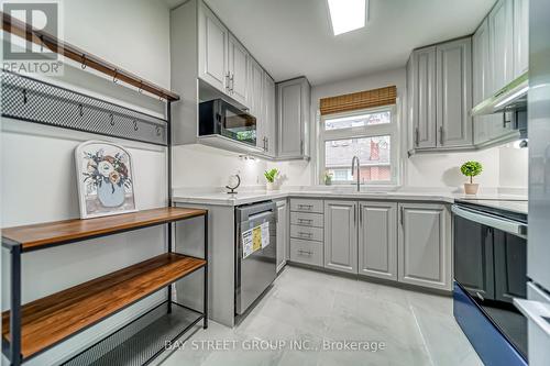 47 Rockport Crescent, Richmond Hill, ON - Indoor Photo Showing Kitchen