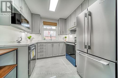 47 Rockport Crescent, Richmond Hill, ON - Indoor Photo Showing Kitchen