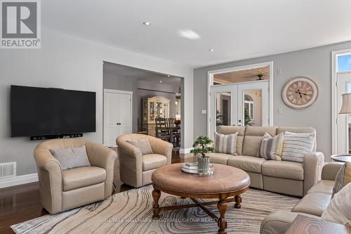 11 Bridle Trail, Springwater, ON - Indoor Photo Showing Living Room