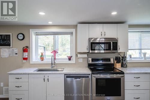 342 Concession Road 13 W, Tiny, ON - Indoor Photo Showing Kitchen