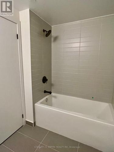 522 - 2300 St. Clair Avenue W, Toronto, ON - Indoor Photo Showing Bathroom