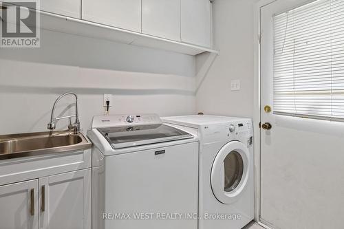 234 York Hill Boulevard, Vaughan, ON - Indoor Photo Showing Laundry Room