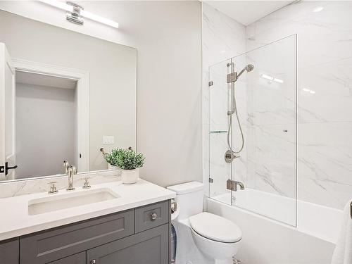 5806 Oldfield Rd, Saanich, BC - Indoor Photo Showing Bathroom