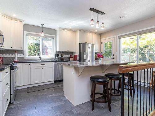858 Drew Rd, Parksville, BC - Indoor Photo Showing Kitchen With Stainless Steel Kitchen With Upgraded Kitchen
