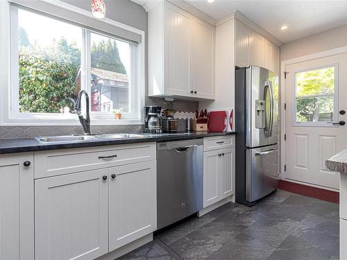 858 Drew Rd, Parksville, BC - Indoor Photo Showing Kitchen With Stainless Steel Kitchen With Double Sink