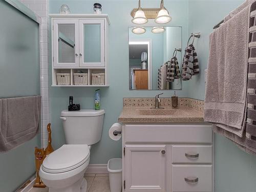 858 Drew Rd, Parksville, BC - Indoor Photo Showing Bathroom