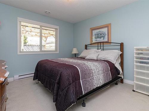 858 Drew Rd, Parksville, BC - Indoor Photo Showing Bedroom
