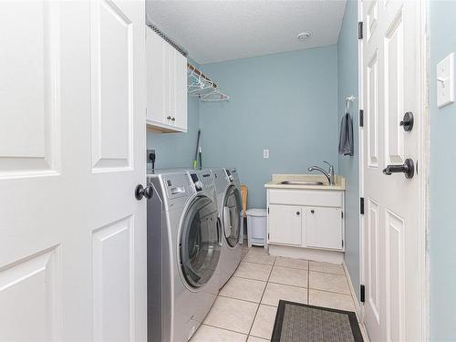 858 Drew Rd, Parksville, BC - Indoor Photo Showing Laundry Room